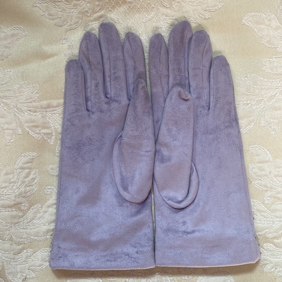 NWOT Beautiful Lavender Beaded Evening gloves - Picture 2 of 4